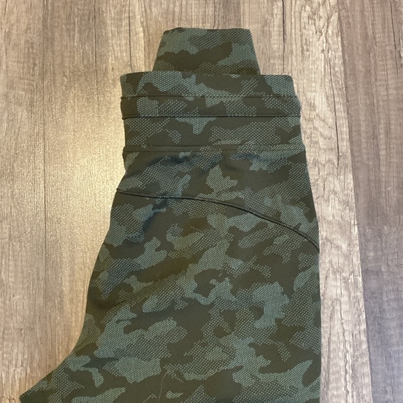 Lululemon Ready to Rulu Jogger 29"
Heritage Camo Dark Olive Green Twill - Picture 9 of 10